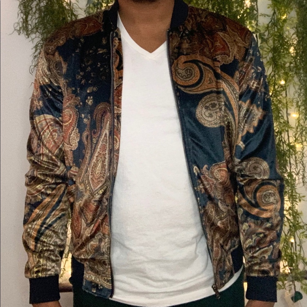 Zara Men’s Paisley Print Velvet Jacket